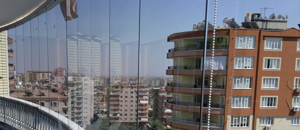 تاریخچه شیشه بالکن و تراس و مزایای استفاده از آن تاریخچه شیشه بالکن و تراس و مزایای استفاده از آن